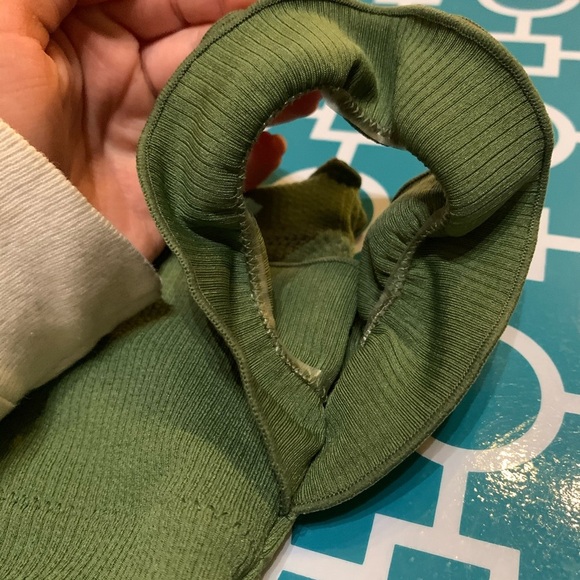 Adorable bikini top🌴 - Picture 3 of 6